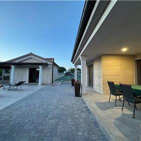 2 bedroom villa with heated pool & tennis court near Zadar, sleeps 4